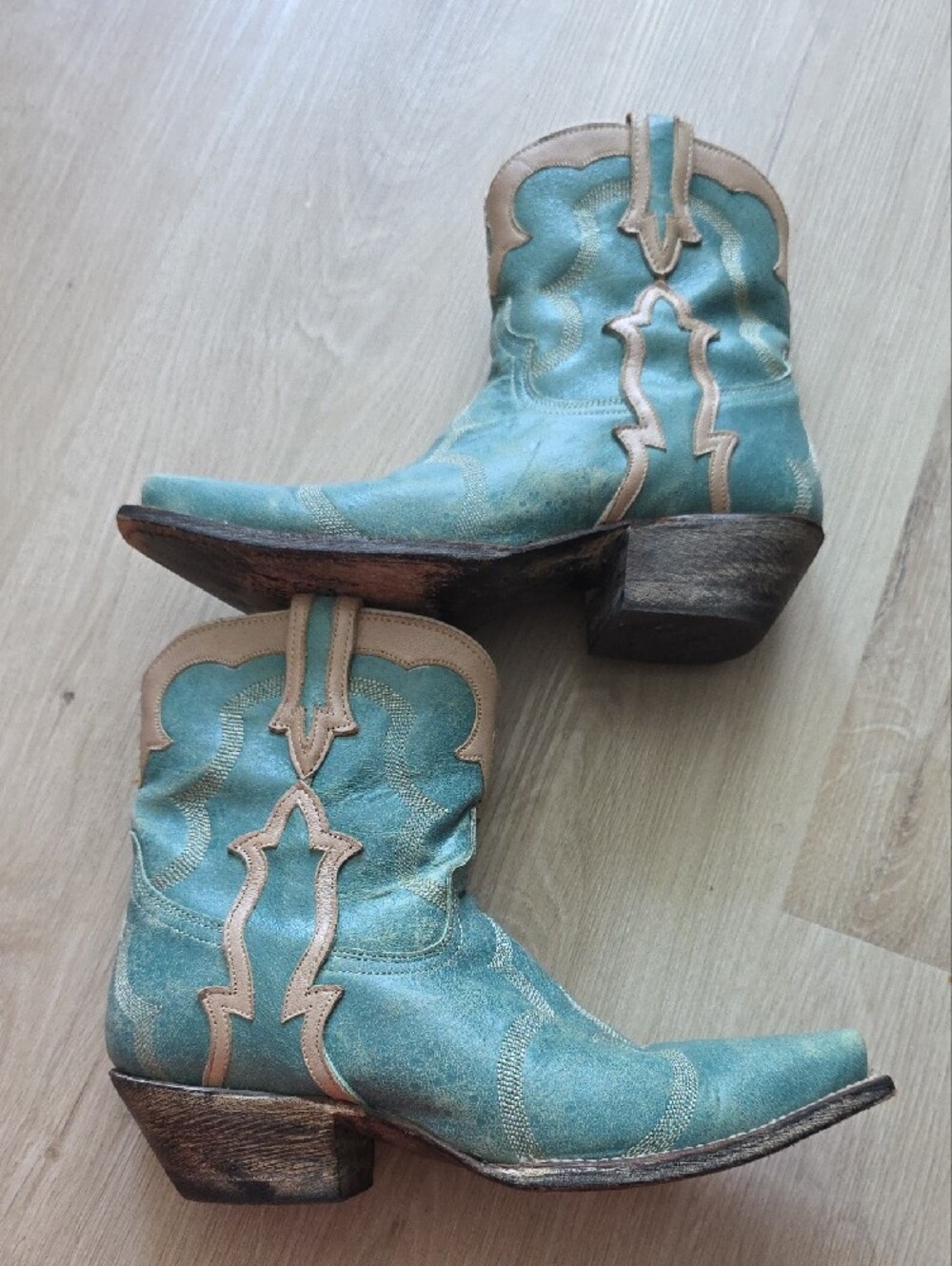 Caborca Distressed Turquoise Leather Western Ankle Booties - Picture 12 of 15